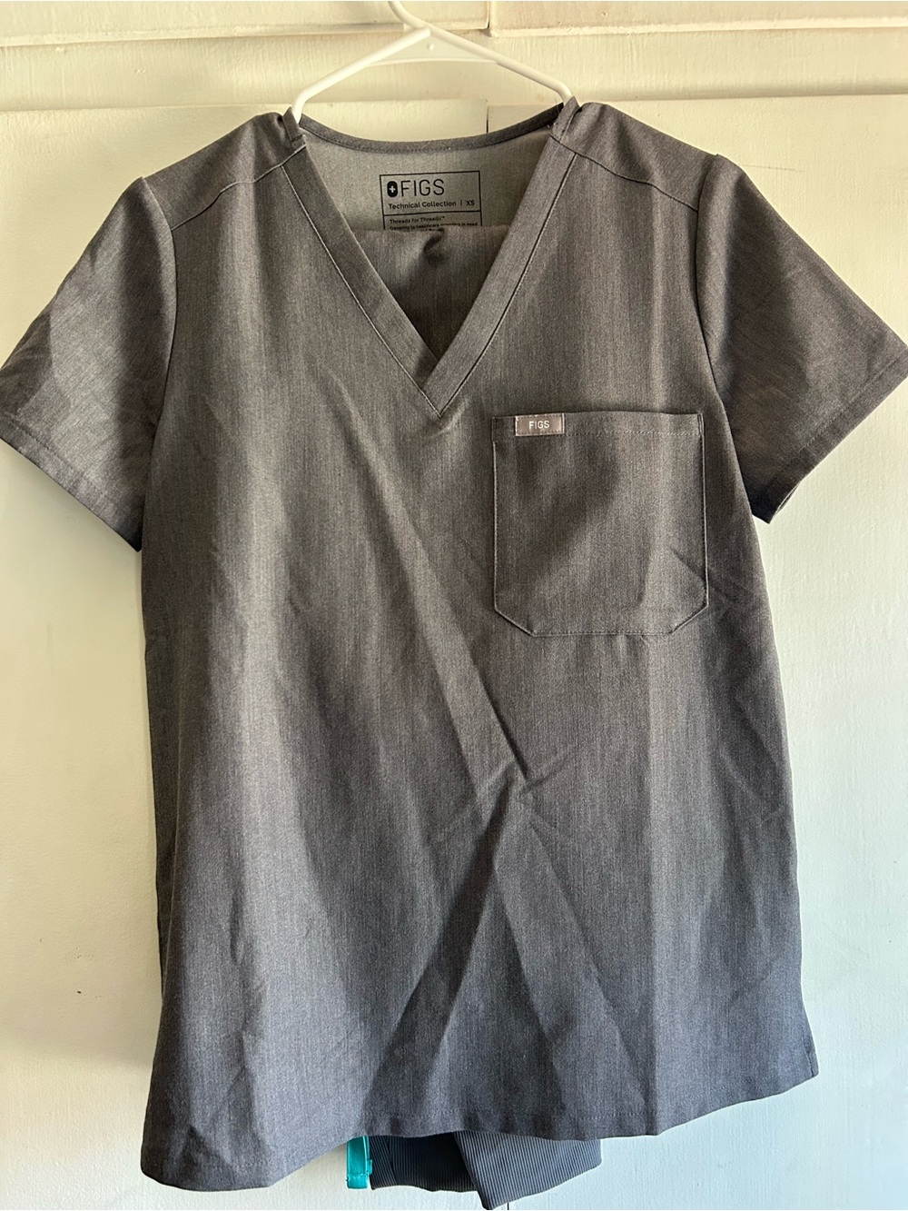 Figs Women’s V-Neck Scrub Top and Pant Set — Charcoal Gray